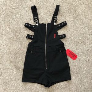 Buckle short overall